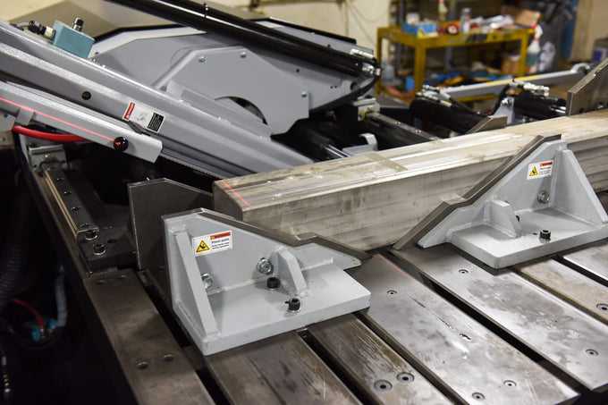 Hyd-Mech V-18APC-60 bandsaw machine